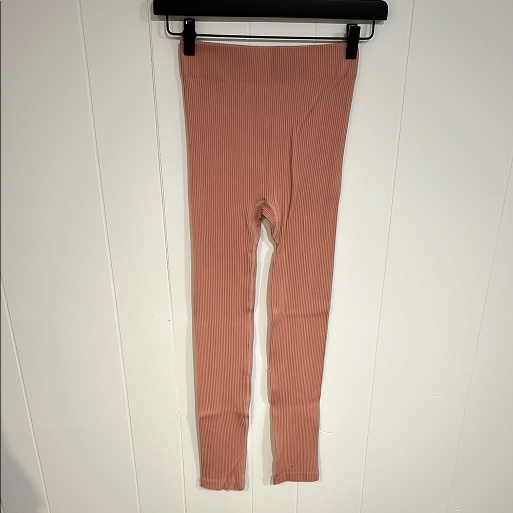 ARITZIA • The Group by BABATON Cropped Ribbed Top and Seamless Legging Set NWOT - Picture 4 of 5